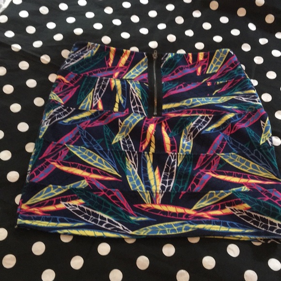Nollie multi colored feather print skirt - Picture 2 of 6